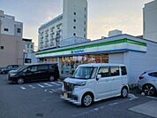 【コンビニエンスストア】ファミリーマート富田橋1丁目店まで320ｍ