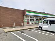 【コンビニエンスストア】ファミリーマート　滑川中川原店まで755ｍ