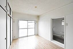 東武伊勢崎線 太田駅 バス6分 朝日バス　矢崎化工前下車 徒歩12分の賃貸マンション 3階2Kのリビング/ダイニング