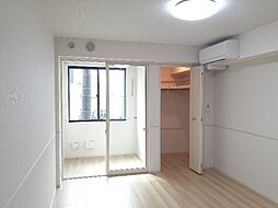 イーストスクエア 102 1階1Kのリビング/ダイニング