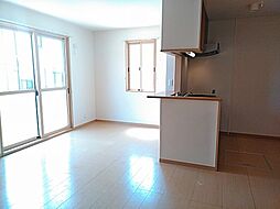 フランドール 1階1LDKのリビング/ダイニング