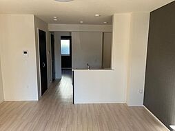 グレイシャス 1階1LDKのリビング/ダイニング