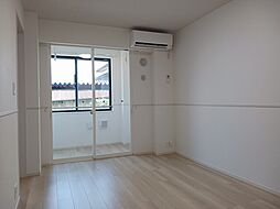 ヒカルサ甲府国母　イースト 104 1階1LDKのリビング/ダイニング