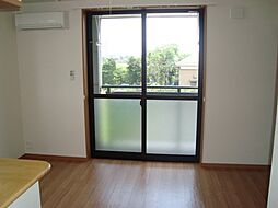 ローズハート 2階1LDKのリビング/ダイニング