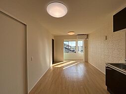 東武宇都宮線 新栃木駅 徒歩7分の賃貸アパート 2階1LDKのリビング/ダイニング