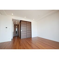 都営大江戸線 東新宿駅 徒歩5分の賃貸マンション 22階1LDKのリビング/ダイニング