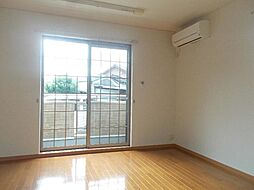 フラン　ヴィラ 102 1階ワンルームのリビング/ダイニング