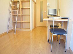 レオパレス柏原公園南 301 3階1Kのリビング/ダイニング