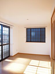 レジデンスオーク 201 2階2LDKのリビング/ダイニング