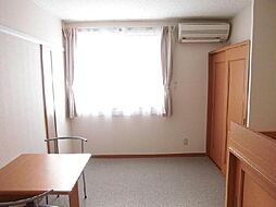 レオパレスＥｄｅｌｗｅｉｓｓ 2階1Kのリビング/ダイニング