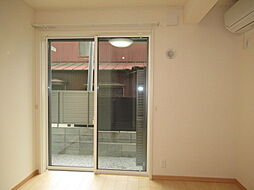 ヌーヴォープリエール 102 1階ワンルームのリビング/ダイニング