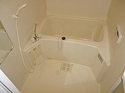 コンフォルターブルI 102 1階2LDKのリビング/ダイニング