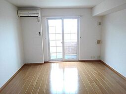 デイジーヒルズII 102 1階ワンルームのリビング/ダイニング