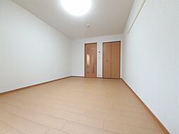 メゾングラシュ　III 105 1階1Kのリビング/ダイニング