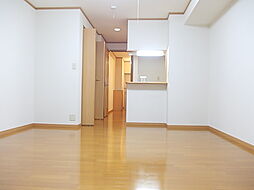 ペルレトゥルムＡ 102 1階ワンルームのリビング/ダイニング