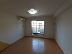 近鉄京都線 富野荘駅 徒歩10分の賃貸アパート 2階1LDKのリビング/ダイニング