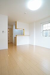 クレメント・リヴァー　Ａ棟 1階ワンルームのリビング/ダイニング