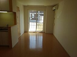 フラット岡芹 101 1階1LDKのリビング/ダイニング