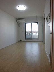 ヴィクトリー　III 206 2階1LDKのリビング/ダイニング