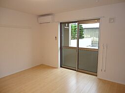 ラディッシュフィールド 1階1Kのリビング/ダイニング