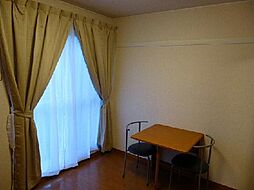 レオパレスロイヤル 106 1階1Kのリビング/ダイニング