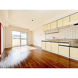 メゾン志水 A32 3階3LDKのリビング/ダイニング