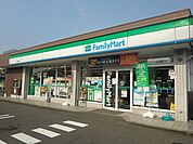 【コンビニエンスストア】ファミリーマート関桜町店まで500ｍ
