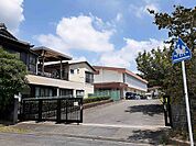 【小学校】亀山市立野登小学校まで400ｍ