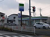 【コンビニエンスストア】ファミリーマート様まで700ｍ