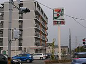 【コンビニエンスストア】セブンイレブン豊田市下三戸口店まで806ｍ
