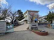 【小学校】横川小学校まで1135ｍ