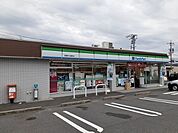 【コンビニエンスストア】ファミリーマート鈴鹿中江島店まで209ｍ
