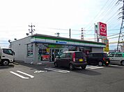 【コンビニエンスストア】ファミリーマート名四亀須店まで800ｍ