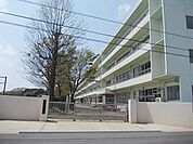 【中学校】牛久市立牛久第三中学校まで400ｍ