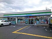 【コンビニエンスストア】ファミリーマート様まで800ｍ