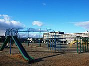 【小学校】四日市市立常磐小学校まで575ｍ