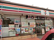 【コンビニエンスストア】セブンイレブン　六が池町店まで111ｍ