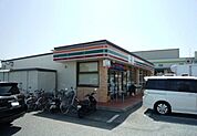 【コンビニエンスストア】セブンイレブン伊丹森本3丁目店まで1040ｍ