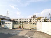 【小学校】津島市立東小学校まで717ｍ
