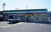 【コンビニエンスストア】ファミリーマート熊谷石原店まで700ｍ