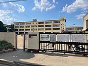【小学校】池田市立北豊島小学校まで190ｍ
