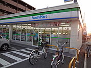 【コンビニエンスストア】ファミリーマート中川江松店まで984ｍ