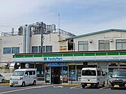 【コンビニエンスストア】ファミリーマート戸田本町店まで441ｍ