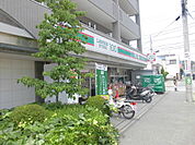 【コンビニエンスストア】ローソンストア100港北日吉店まで377ｍ
