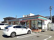 【コンビニエンスストア】セブンイレブン村久野平松店まで559ｍ
