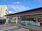 【コンビニエンスストア】セブンイレブン梅小路公園西店まで600ｍ