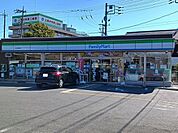 【コンビニエンスストア】ファミリーマート上尾日産通り店まで870ｍ