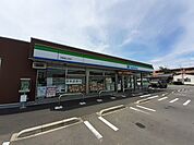 【コンビニエンスストア】ファミリーマート伊勢崎山王町店まで450ｍ