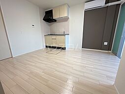 ウエストウイングIV 105 1階ワンルームのリビング/ダイニング