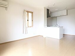 東武伊勢崎線 世良田駅 徒歩25分の賃貸アパート 2階2LDKのリビング/ダイニング